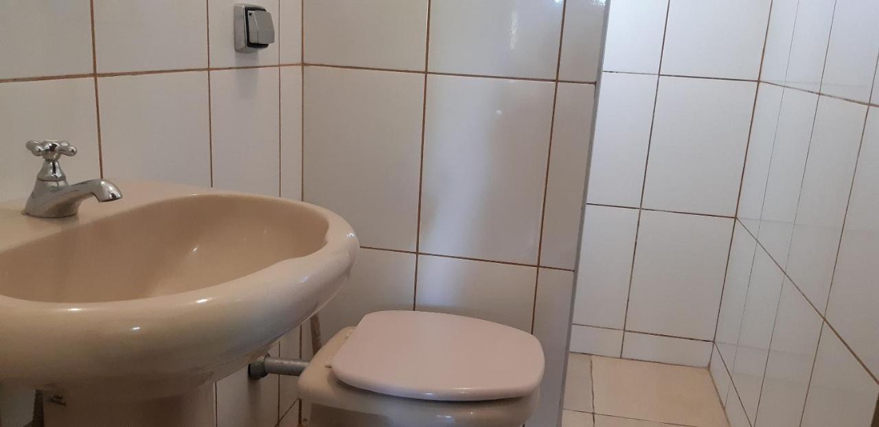 0001.05 - Maranduba - Apto - 2 Dormitorio - 8 Pessoas - 2 Quadras Do Mar - Piscina - Wi-Fi 乌巴图巴 外观 照片